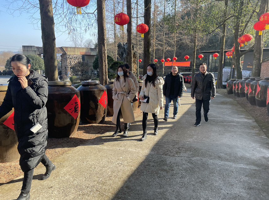 健康白酒掀新潮，專業(yè)電商服務(wù)團(tuán)隊(duì)慕名來訪，共謀線上發(fā)展之路！