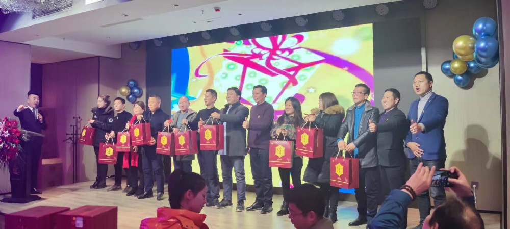 開(kāi)新局、譜新篇，物流人年會(huì)豪飲雙雄醉，湖北省現(xiàn)代物流促進(jìn)會(huì)襄陽(yáng)年會(huì)如期召開(kāi)！