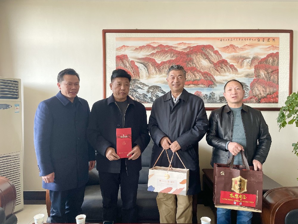 【雙雄醉贊助襄陽企業(yè)家暖心工程系列報道】襄陽宇清科技公司總經(jīng)理宋惠民、湖北發(fā)爾特克汽車零部件有限公司森下秀春總經(jīng)理收到暖