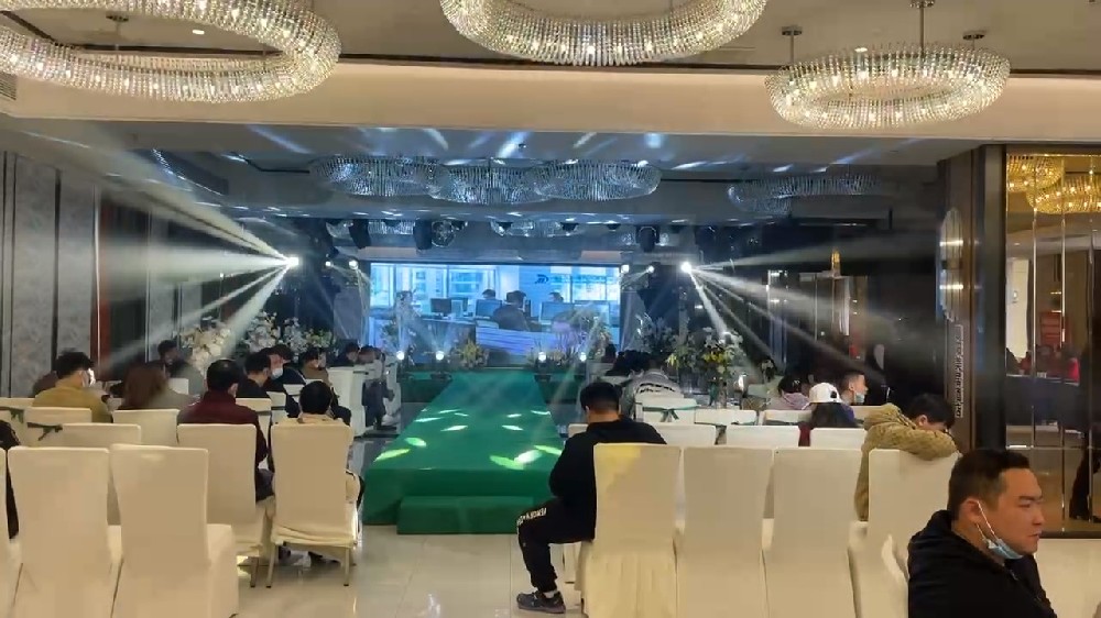 雙雄醉為婚禮秀添彩，追求時(shí)尚與健康的新人們?yōu)殡p雄醉健康酒點(diǎn)贊