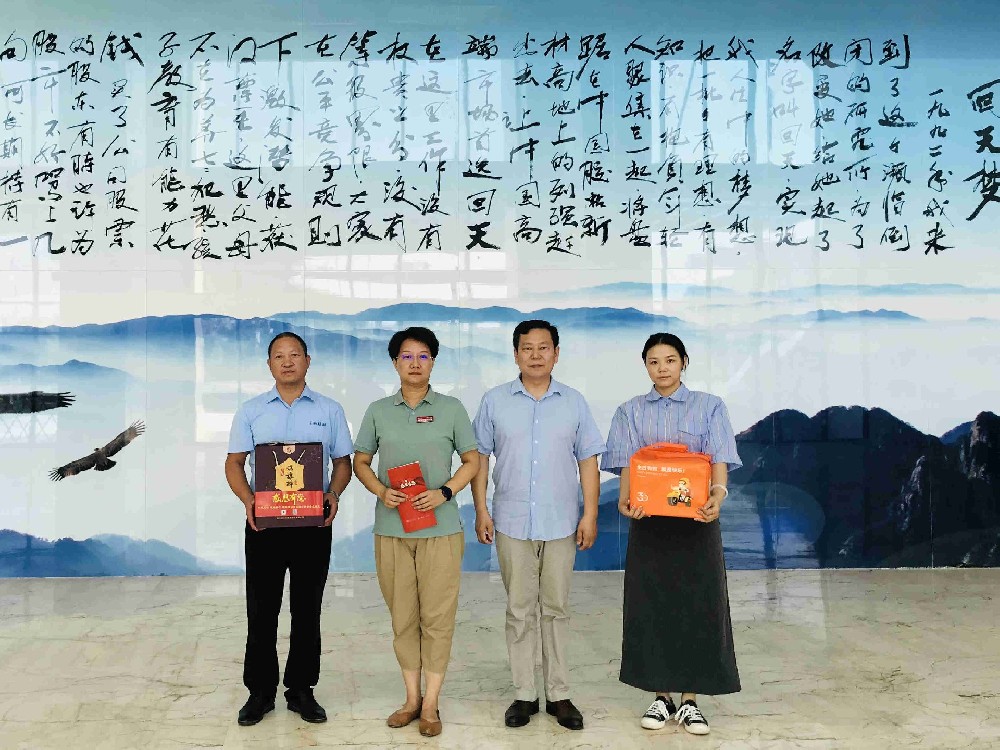【雙雄醉贊助襄陽(yáng)企業(yè)家暖心工程系列報(bào)道】回天湖北基地總經(jīng)理張亞、副總經(jīng)理翰林、陽(yáng)光體檢總經(jīng)理王曦等收到暖心生日祝福