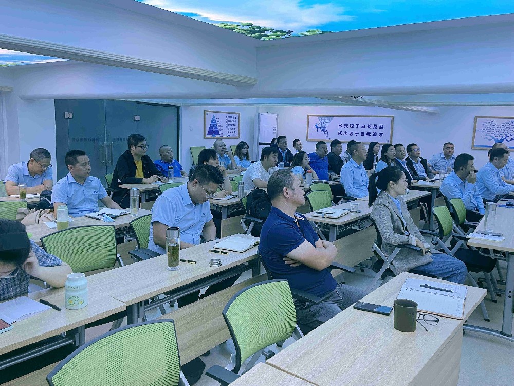 聚焦資源，快速行動，石花雙雄醉召開10月月會暨第二季度工作經(jīng)營會議