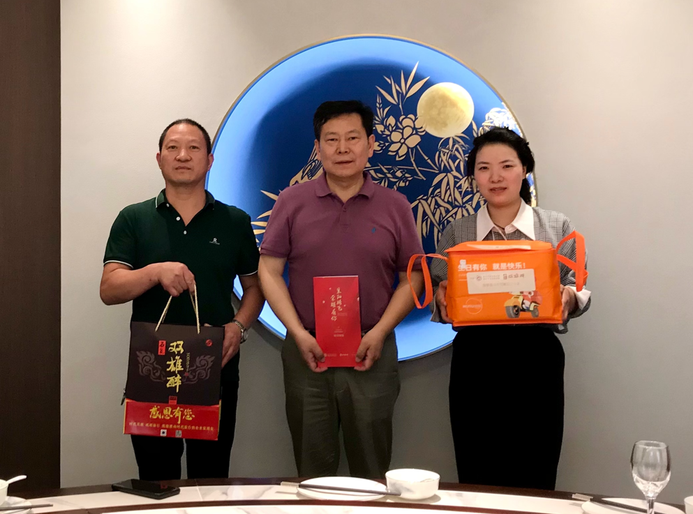 【雙雄醉贊助襄陽企業(yè)家暖心工程系列報道】企業(yè)家申文寶、沈勇剛、王安進(jìn)等收到暖心生日祝福