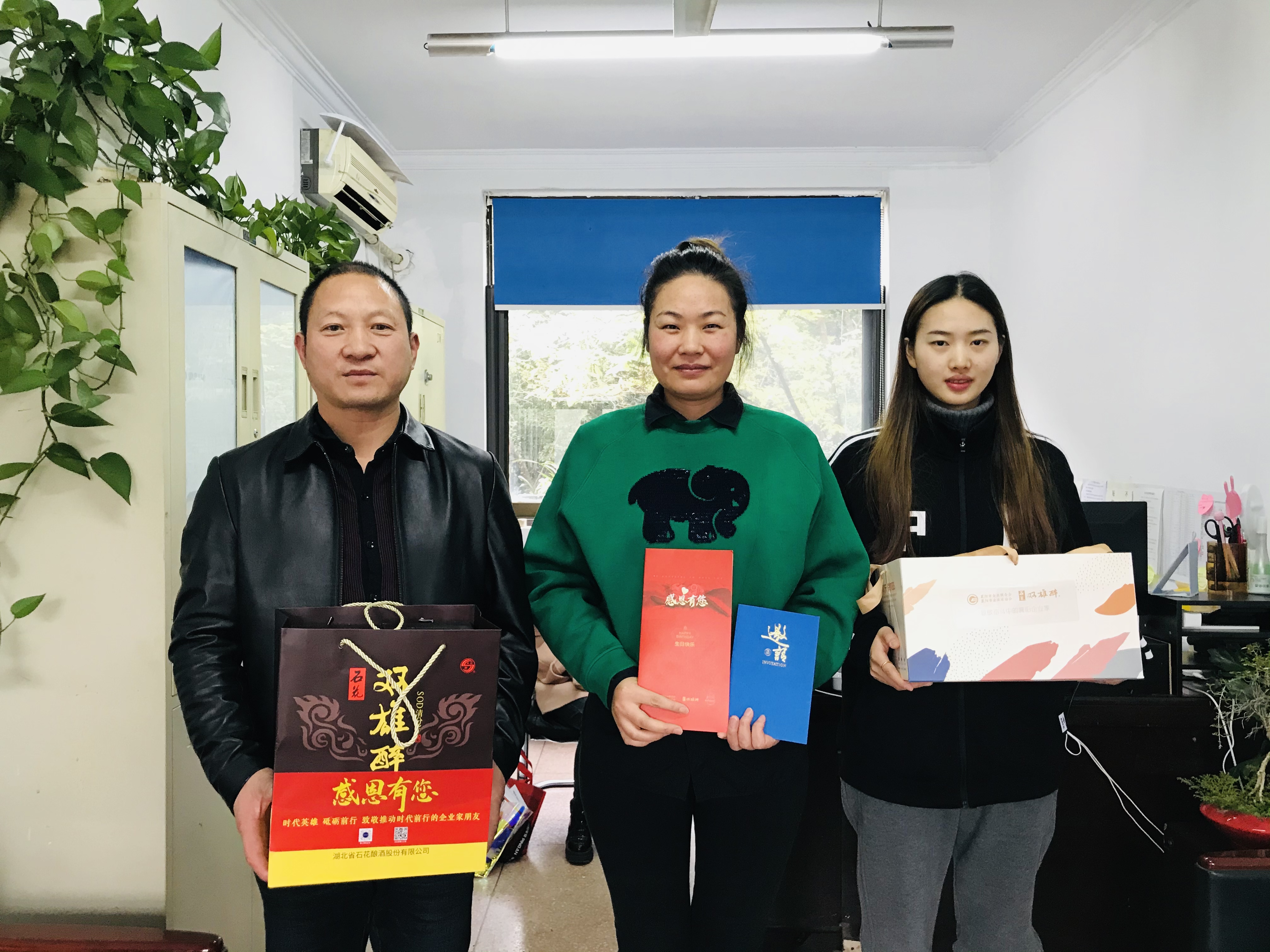 【雙雄醉贊助襄陽(yáng)企業(yè)家暖心工程系列報(bào)道】企業(yè)家顧勇、魏樂、郭成林、王華忠、謝遠(yuǎn)偉收到暖心生日祝福