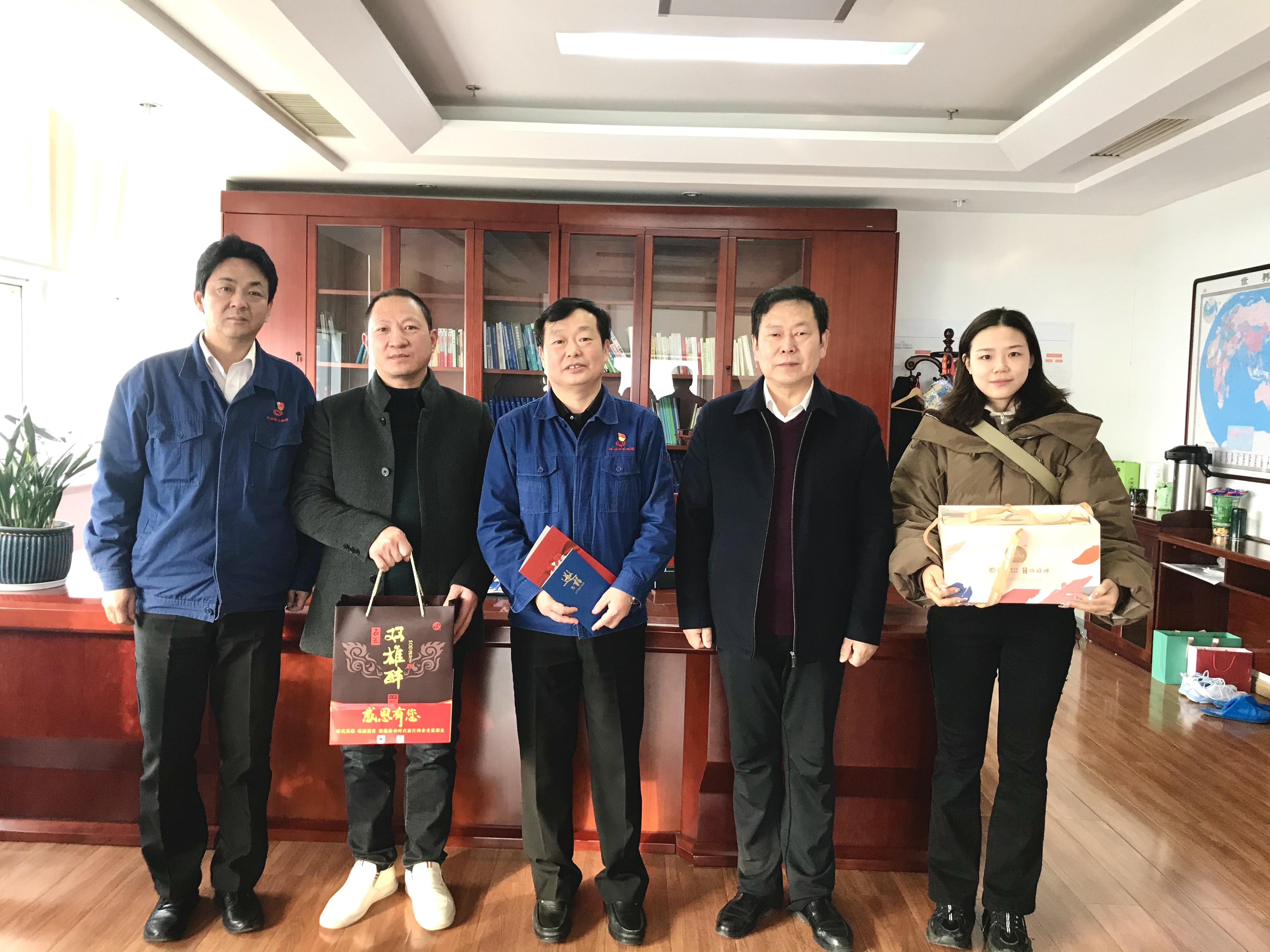 【雙雄醉贊助襄陽(yáng)企業(yè)家暖心工程系列報(bào)道】企業(yè)家張偉、付昌旭、云志紅、陳綱、王乃華、李作發(fā)、張敏、黃偉等收到暖心生日祝福